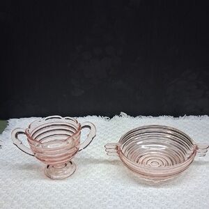 Manhattan Anchor Hocking pink depression glass‎ bowl and sugar bowl set